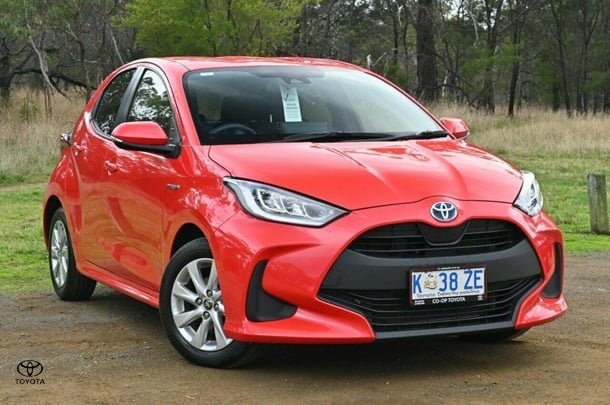 2021 Toyota Yaris HB Hybrid SX image 1