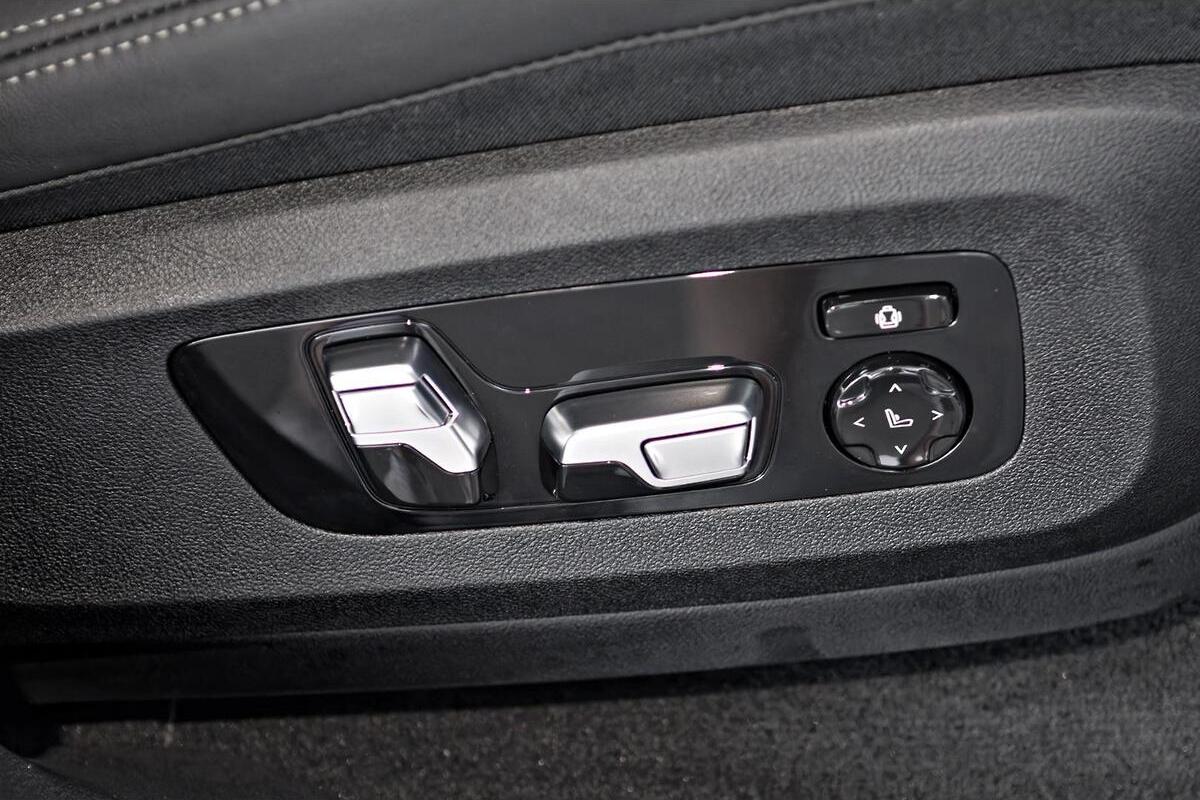 2024 BMW X6 M60i G06 LCI Auto 4x4 image 15