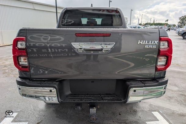 2022 Toyota Hilux SR5 image 5
