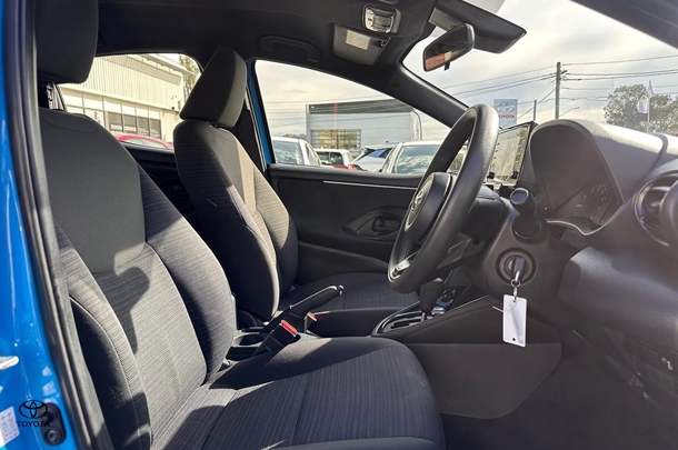 2022 Toyota Yaris Ascent Sport image 13