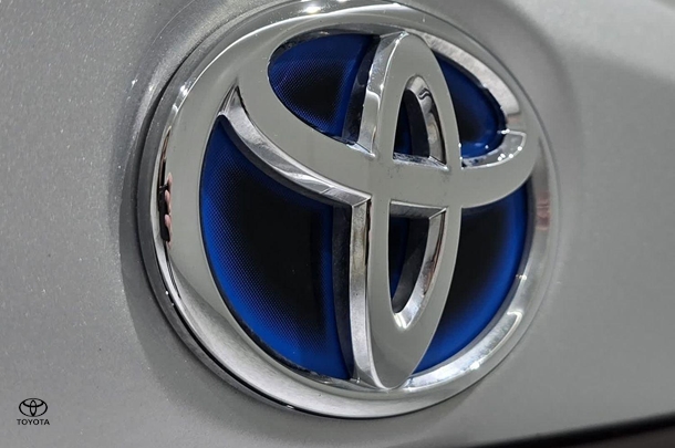 2024 Toyota COROLLA SEDAN HYBRID Ascent Sport image 8