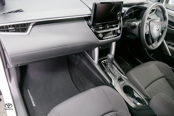 2023 Toyota Corolla Cross HV GX image 17