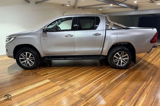 2019 Toyota Hilux SR5 image 6