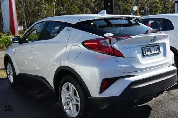 2023 Toyota C-HR GXL image 5