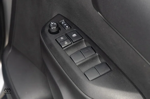 2023 Toyota Yaris Cross Hybrid GX image 18
