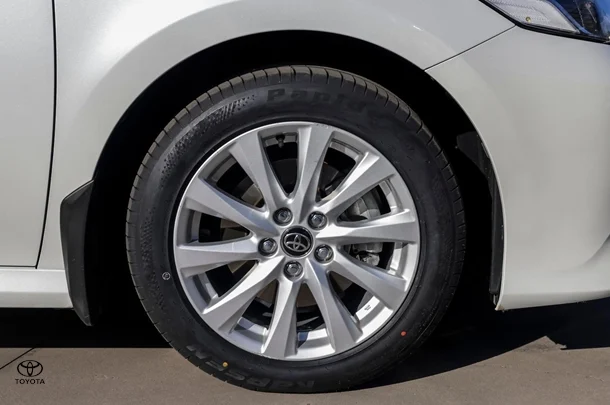 2020 Toyota CAMRY HYBRID Ascent image 25