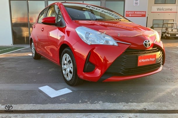 2017 Toyota Yaris Ascent image 3