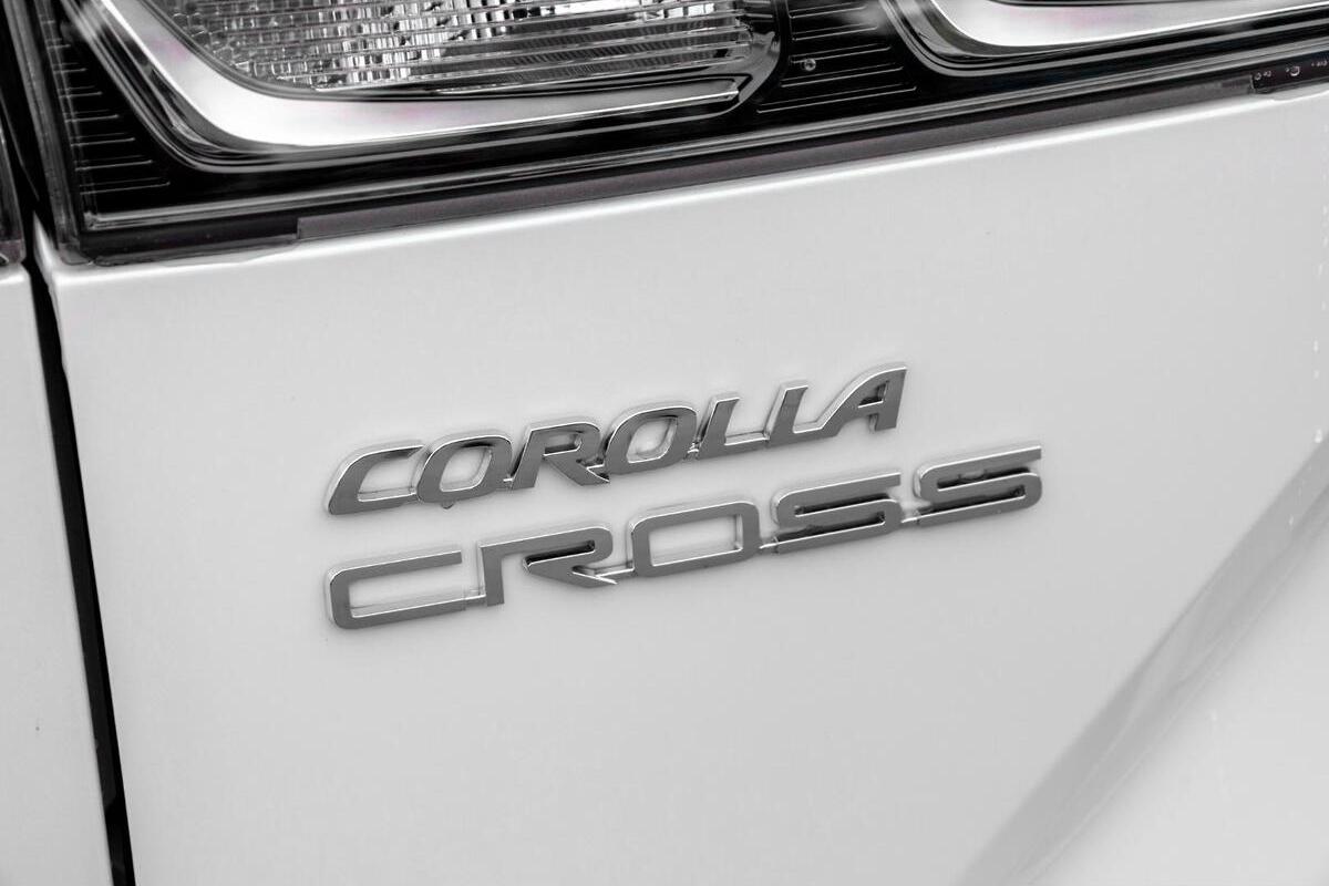 2024 Toyota Corolla Cross Atmos Auto eFour image 12