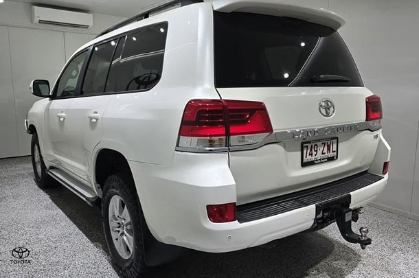 2020 Toyota Landcruiser GXL image 4
