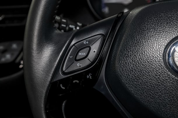 2021 Toyota CH-R GXL AWD image 12