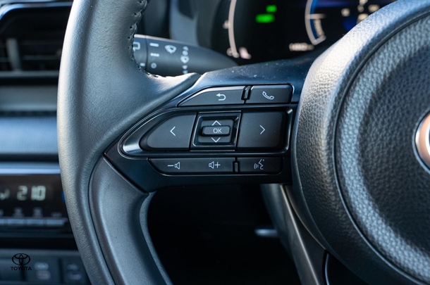 2024 TOYOTA Yaris Hybrid SX image 18