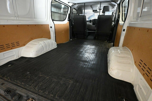 2019 Toyota Hiace LWB image 8