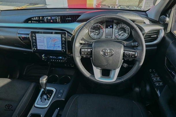 2023 Toyota HILUX SR5 image 9