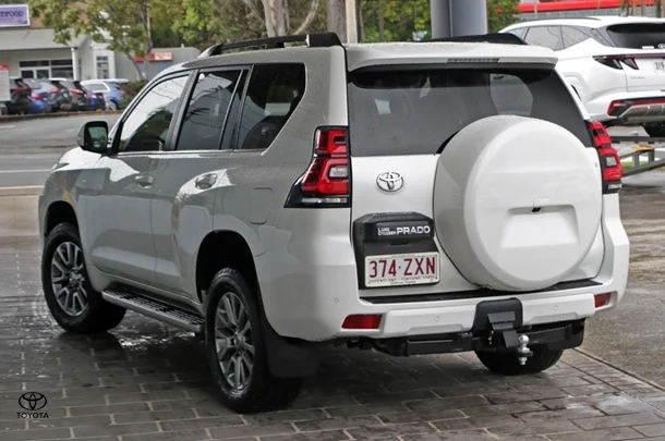 2020 Toyota Prado Kakadu image 3