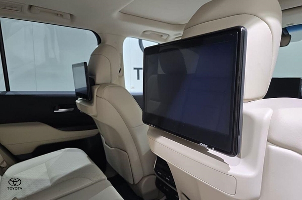 2022 Toyota Landcruiser Sahara ZX image 29