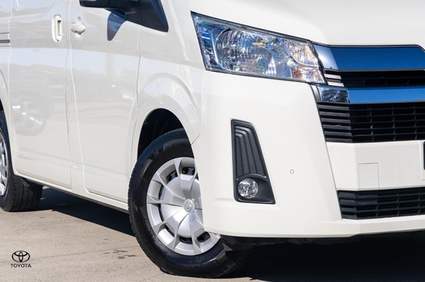 2022 Toyota HIACE LWB image 6