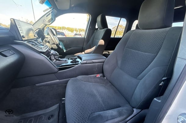 2022 Toyota Landcruiser GXL image 18