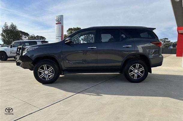 2025 Toyota Fortuner GXL image 4