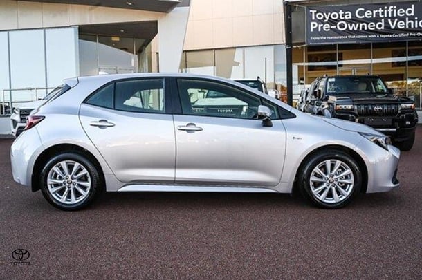 2024 Toyota Corolla Hatch Hybrid Ascent Sport image 3