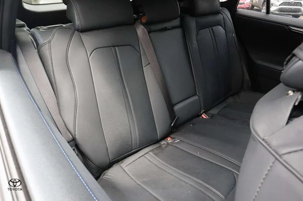 2022 Toyota RAV4 Hybrid XSE (2WD) image 17