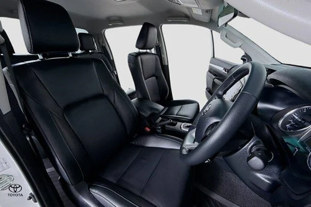 2023 Toyota Hilux SR5 image 11