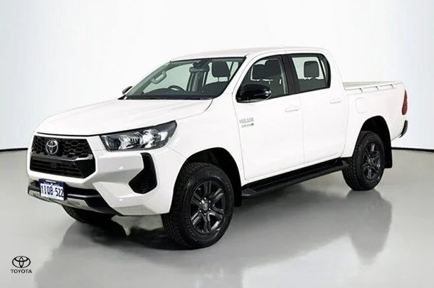 2024 Toyota Hilux SR image 4