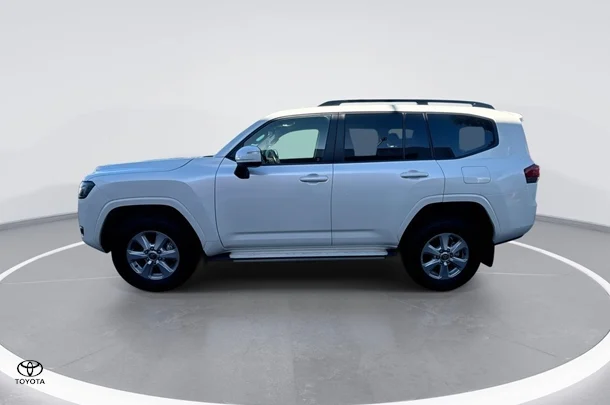 2022 Toyota Landcruiser GXL image 5