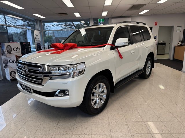 2019 Toyota Landcruiser VX image 3