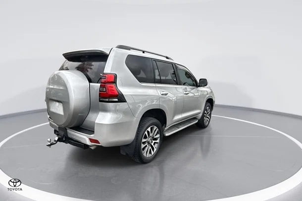 2023 Toyota Prado VX image 8