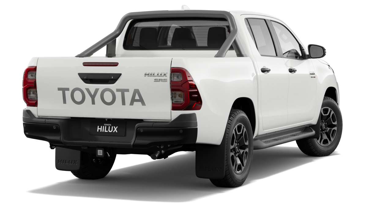 2024 Toyota HiLux 4x4 SR5 Double-Cab Pick-up image 3