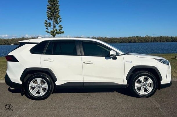 2019 Toyota RAV4 Hybrid GX AWD image 3