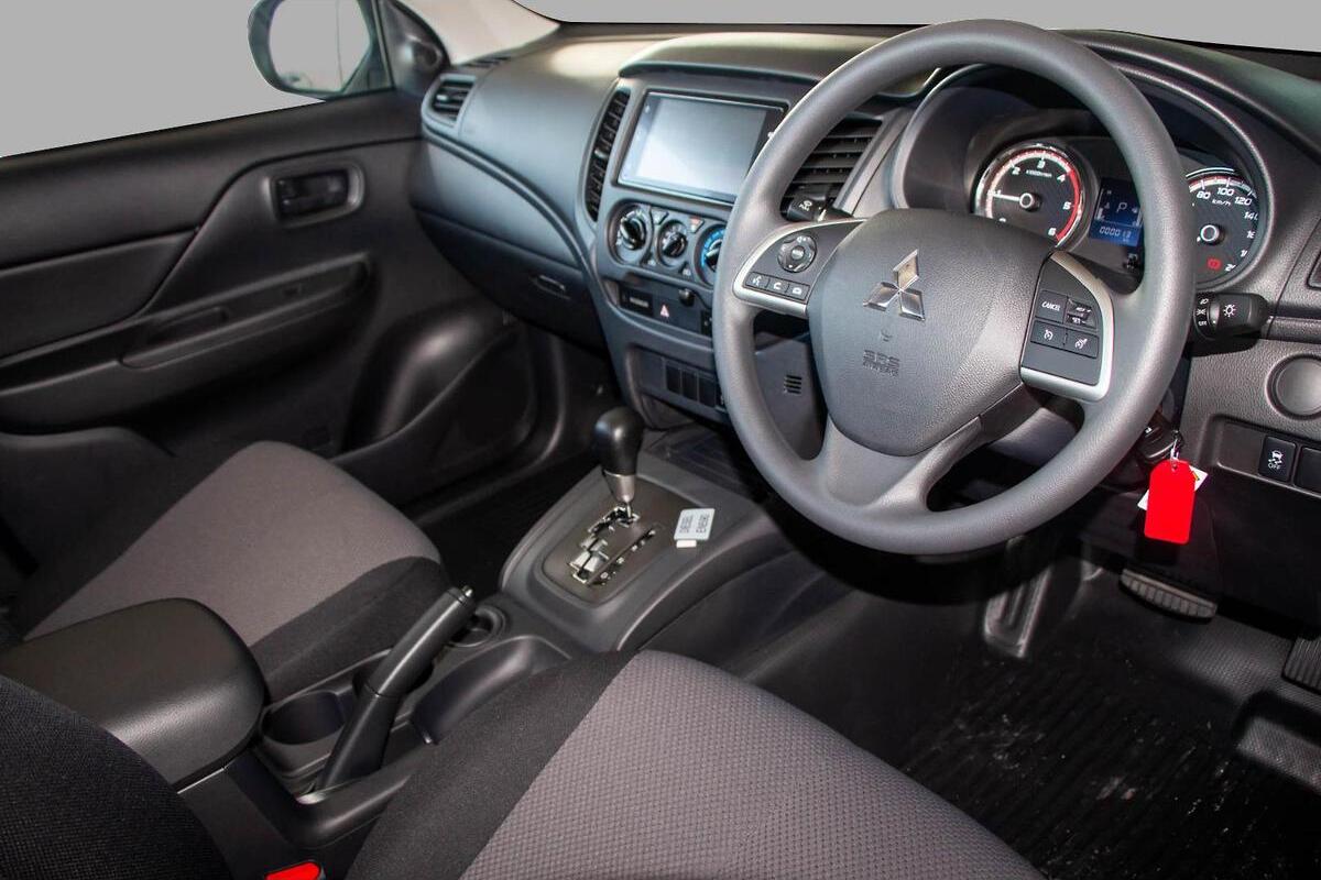 2024 Mitsubishi Triton GLX MR Auto 4x2 MY23 image 6