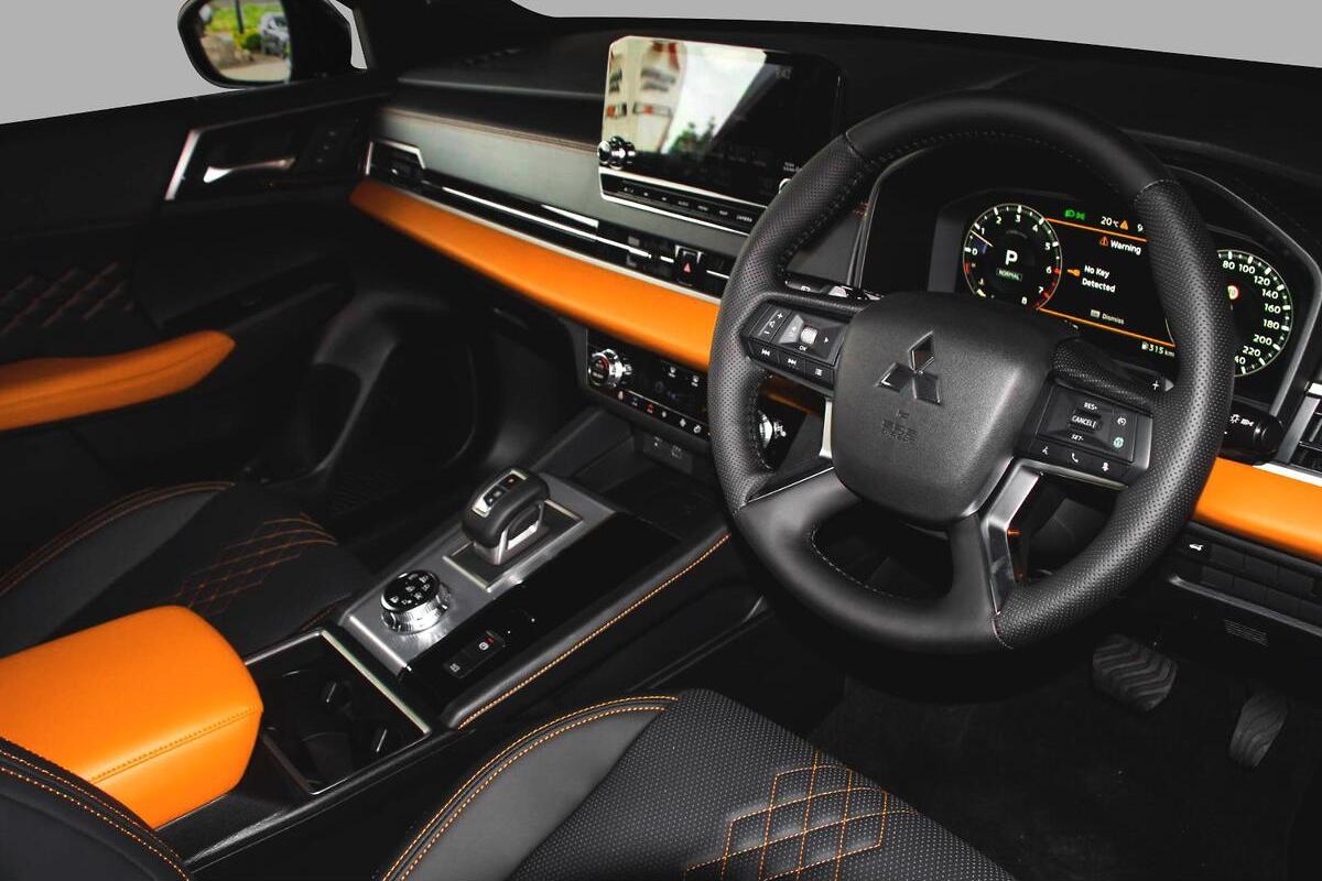 2024 Mitsubishi Outlander Exceed Tourer ZM Auto AWD MY24 image 6