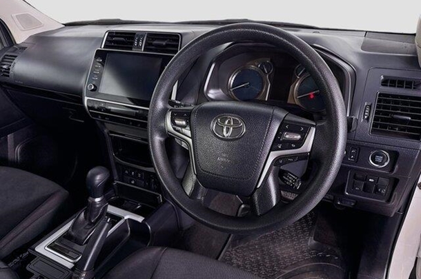 2020 Toyota Prado GX image 14