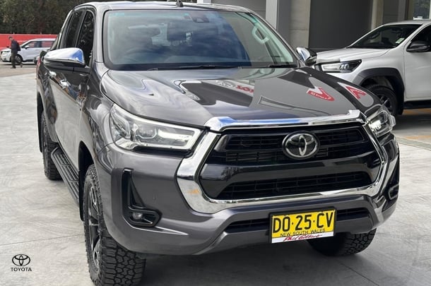 2020 Toyota HiLux 4x4 SR5 image 10