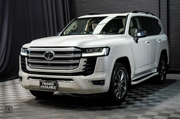 2023 Toyota Landcruiser Sahara ZX image 3