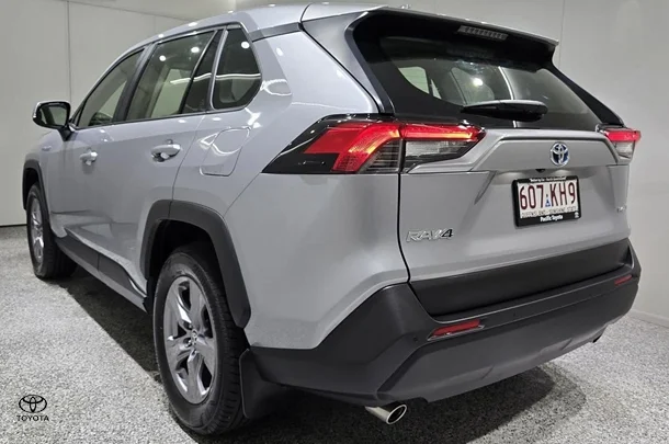 2024 Toyota RAV4 Hybrid GX-2WD image 4