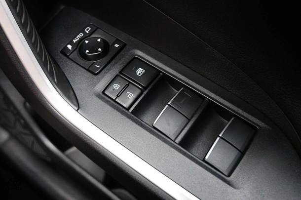 2022 Toyota RAV4 Hybrid Cruiser image 18