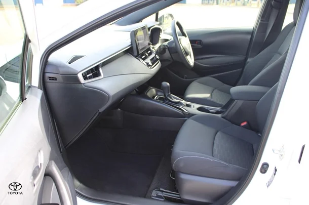 2024 Toyota Corolla Hatch Hybrid Ascent Sport image 19