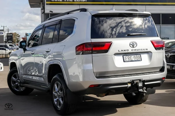 2021 Toyota LANDCRUISER VX image 2