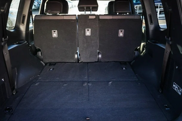 2024 Toyota Landcruiser VX image 9