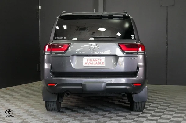 2023 Toyota Landcruiser Sahara image 5