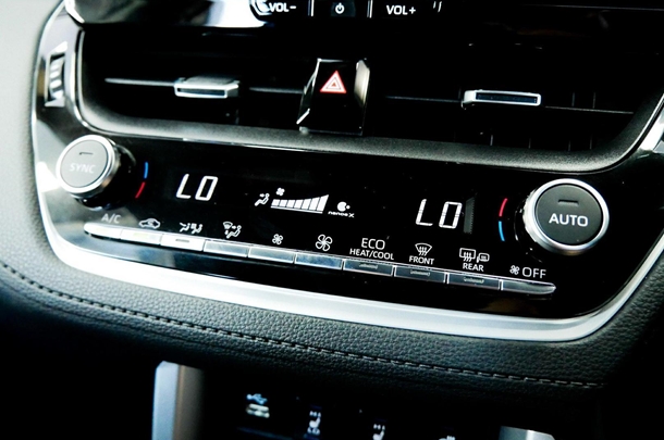 2023 Toyota Corolla Cross HV Atmos image 14