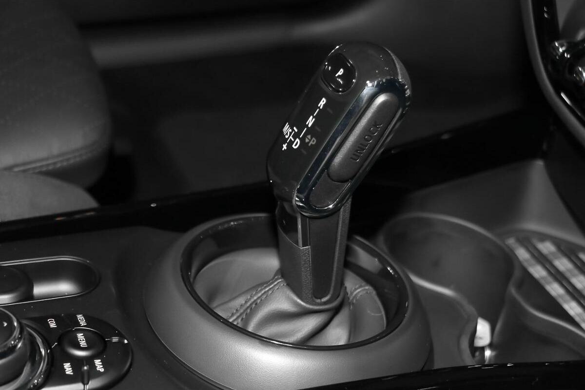 2024 MINI Clubman Cooper S Classic Auto image 17