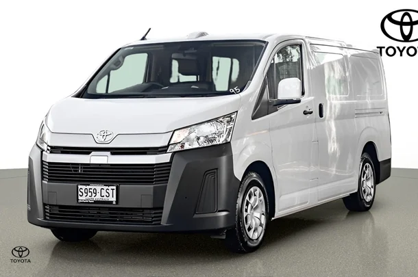 2022 Toyota HIACE LWB image 3
