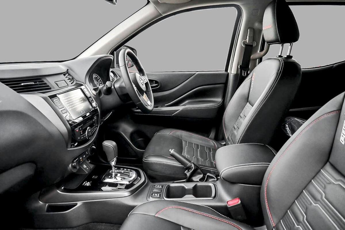 2024 Nissan Navara PRO-4X Warrior D23 Auto 4x4 MY24 Dual Cab image 6