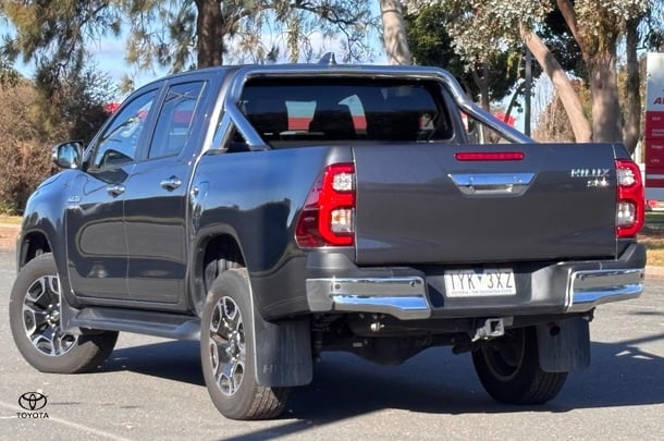2023 Toyota HILUX SR5 image 5