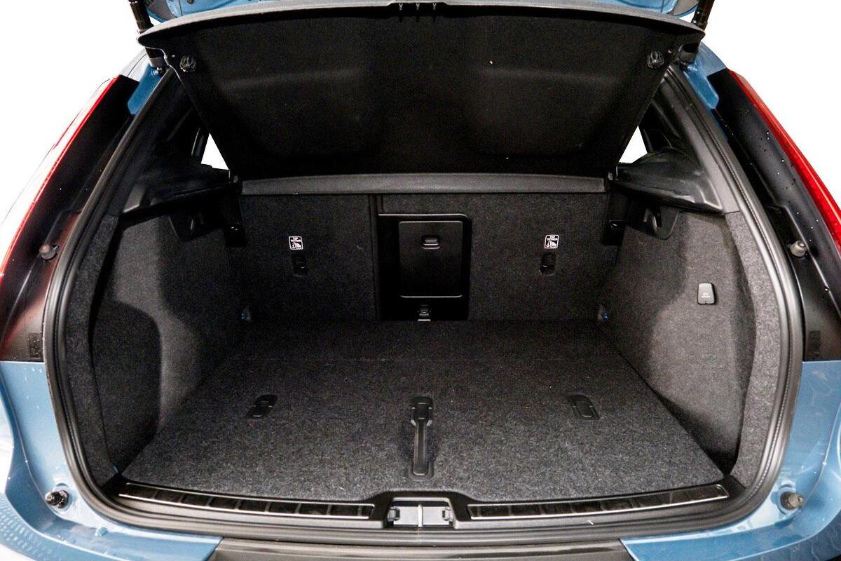2024 Volvo XC40 Ultra B4 Bright Auto AWD MY25 image 9