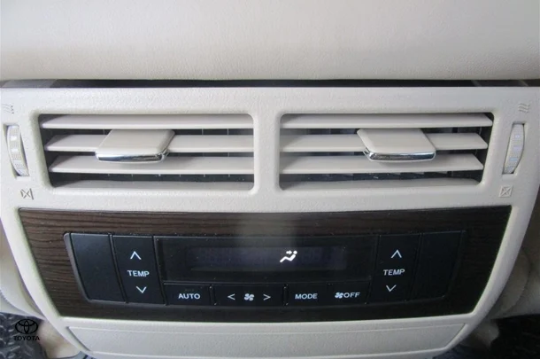 2019 Toyota Landcruiser VX image 17