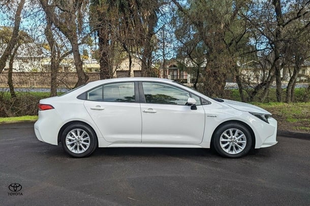 2021 Toyota Corolla Sedan Hybrid Ascent Sport image 4